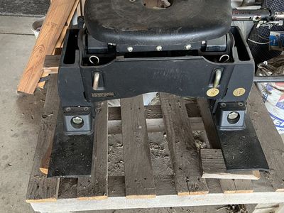 CURT 20K 5th Wheel Trailer Hitch