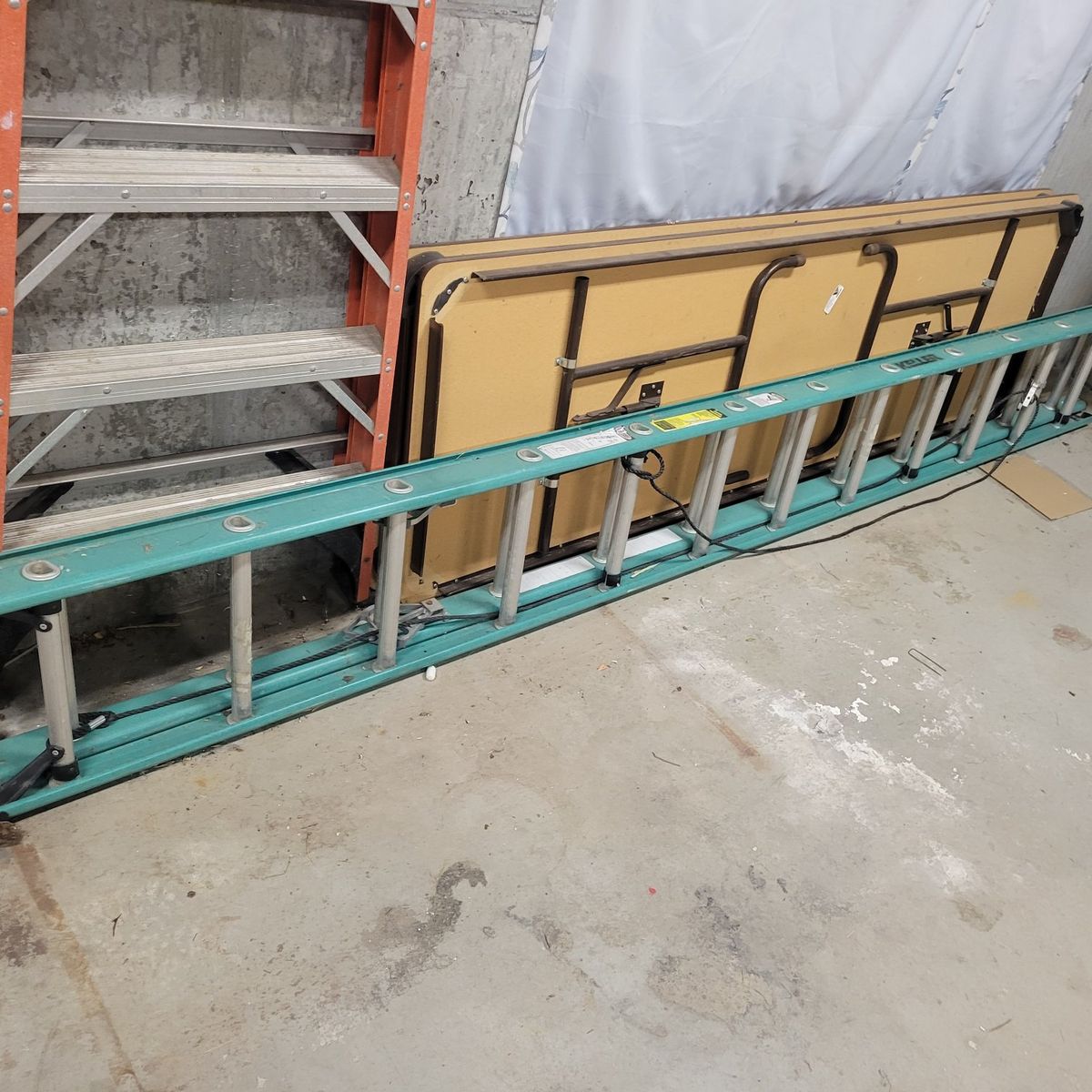 16 ft. extension ladder