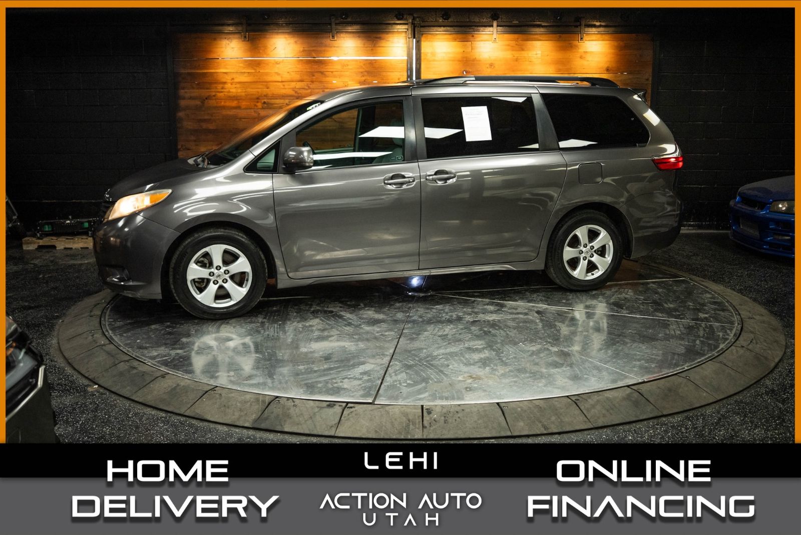 2017 TOYOTA SIENNA LE 8-Passenger