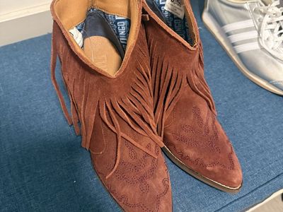 Dingo Women's Cranberry Suede Fringe Western Ankle Booties - Size 7.5M