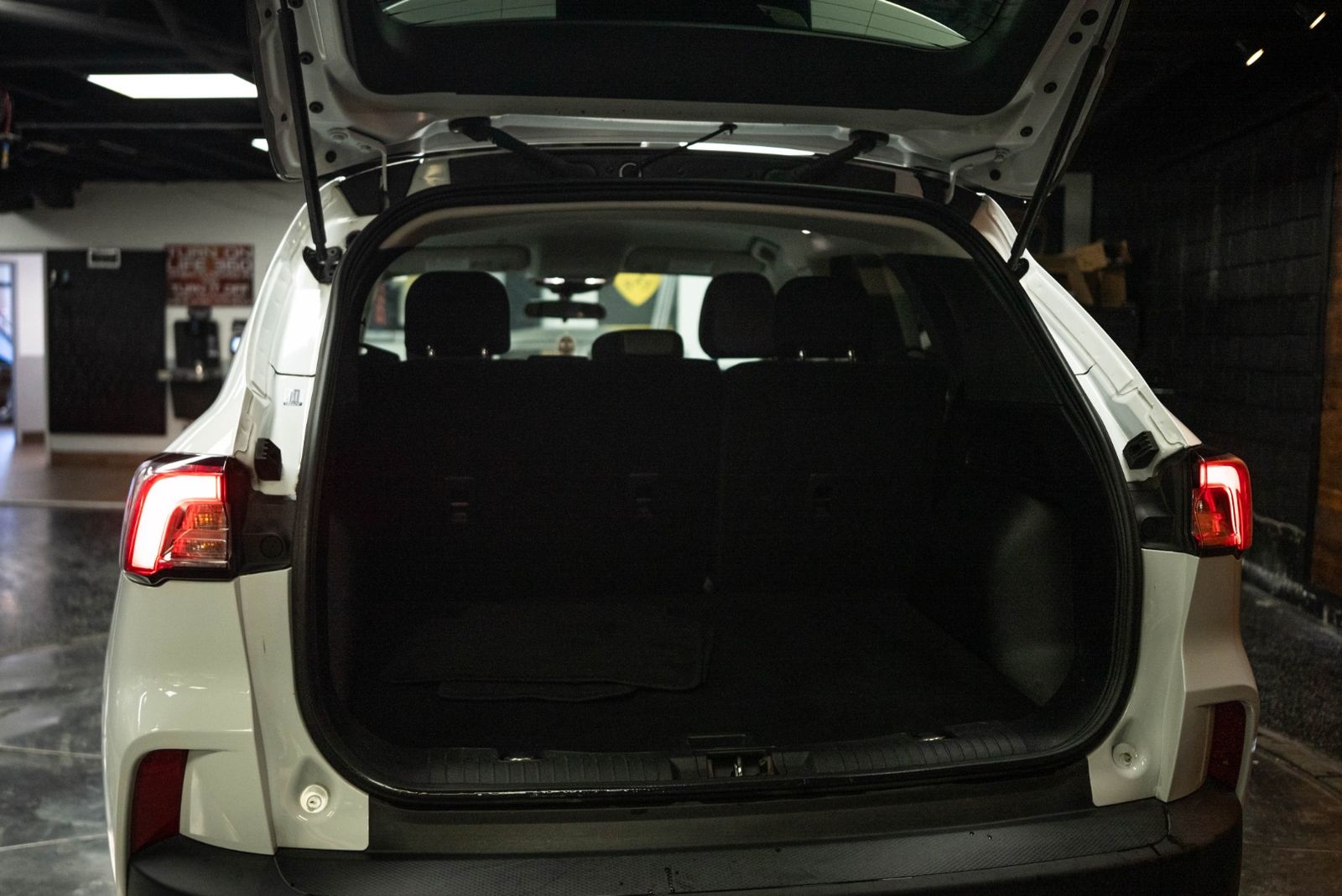 Main image 7
