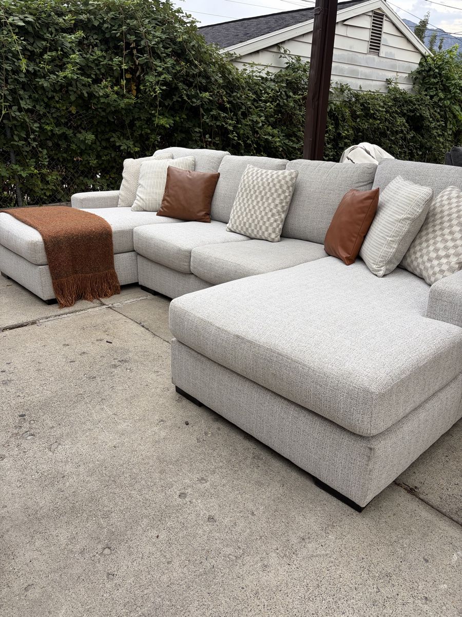 Light Gray Fabric Double Chaise U-Sectional Sofa with Throw Pillows