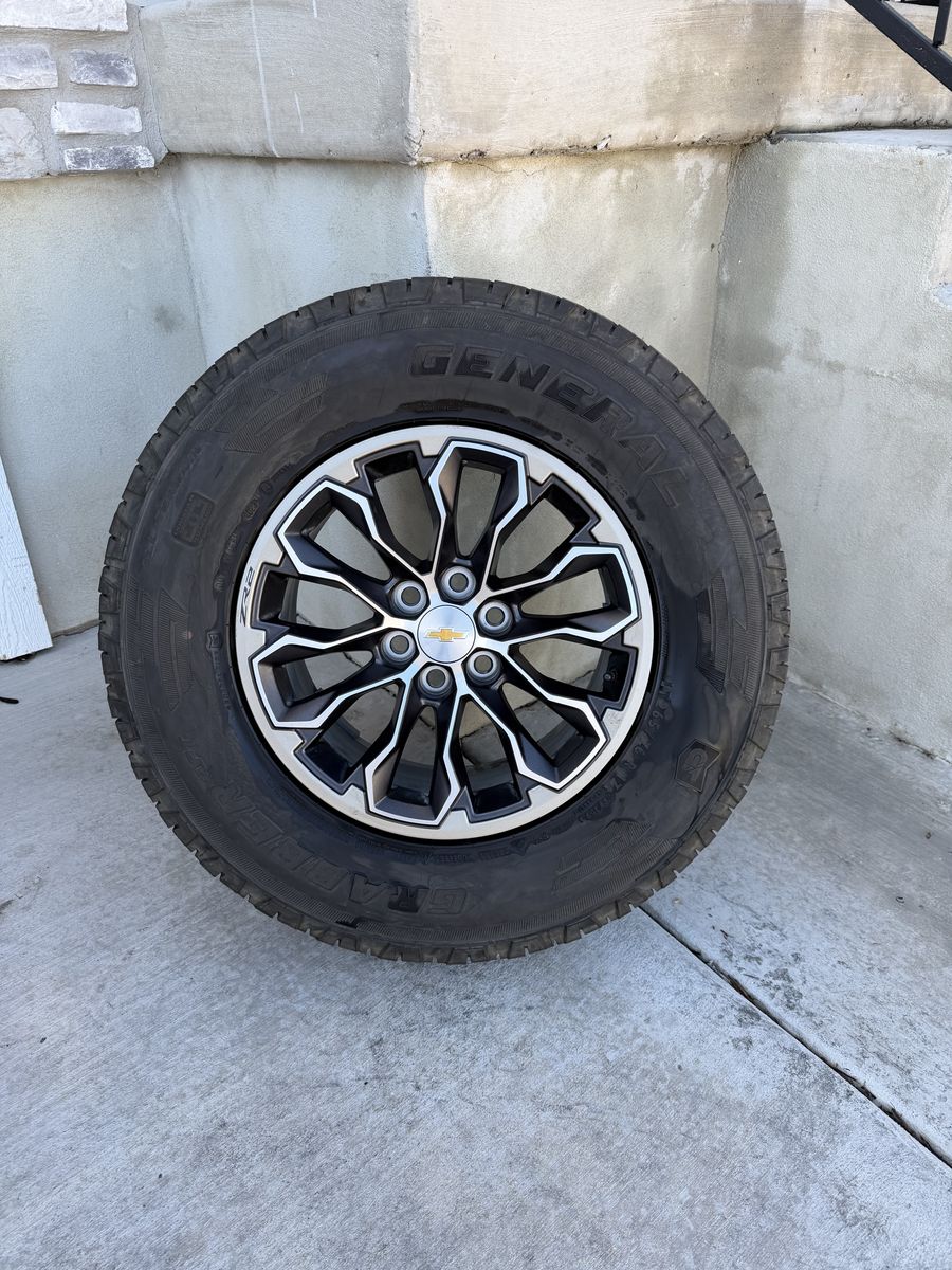 Chevy Colorado ZR2 Rims and Tires 265/70R17