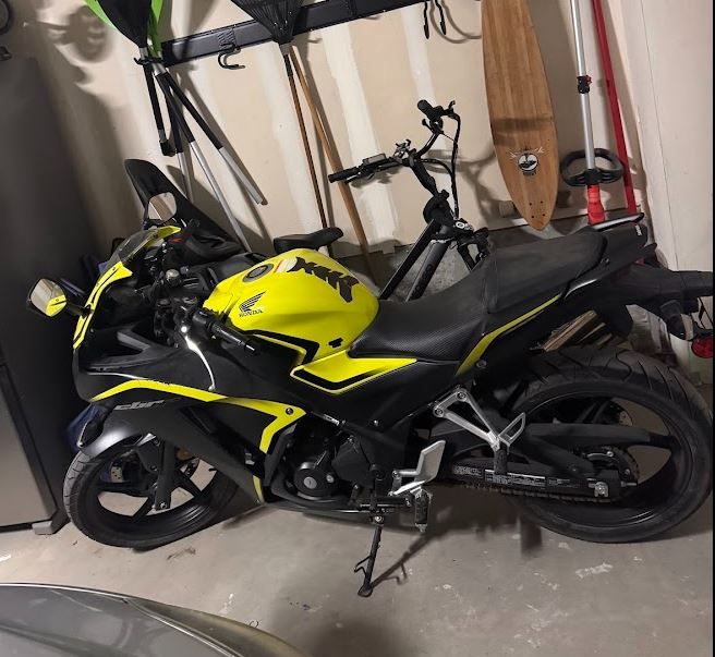 2016 Honda CBR300R - Beginner Bike - Under 6,000 Miles