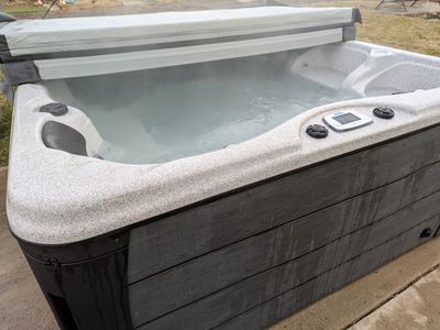 6 Person Lounger with cool off seat Cal spa Hot tub