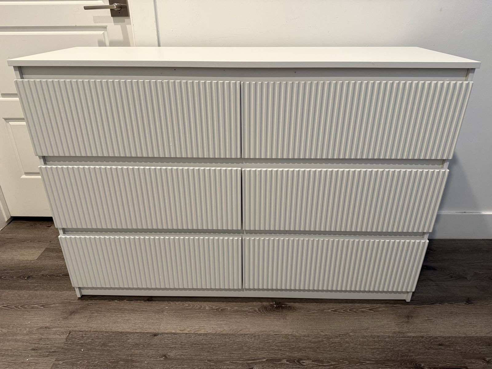 Brand New Modern White Fluted 6 Drawer Dresser