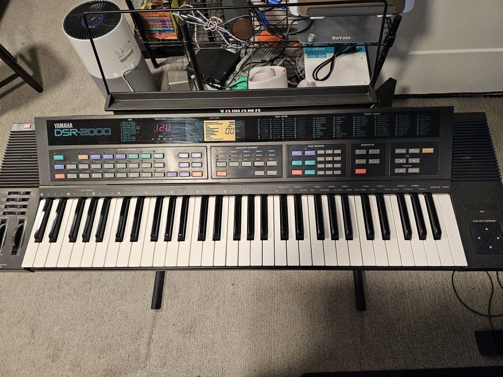 Rare Yamaha DSR-2000 FM multi timbral workstation keyboard synth. DX7 and TX81Z style FM with hands on controls. includes stand