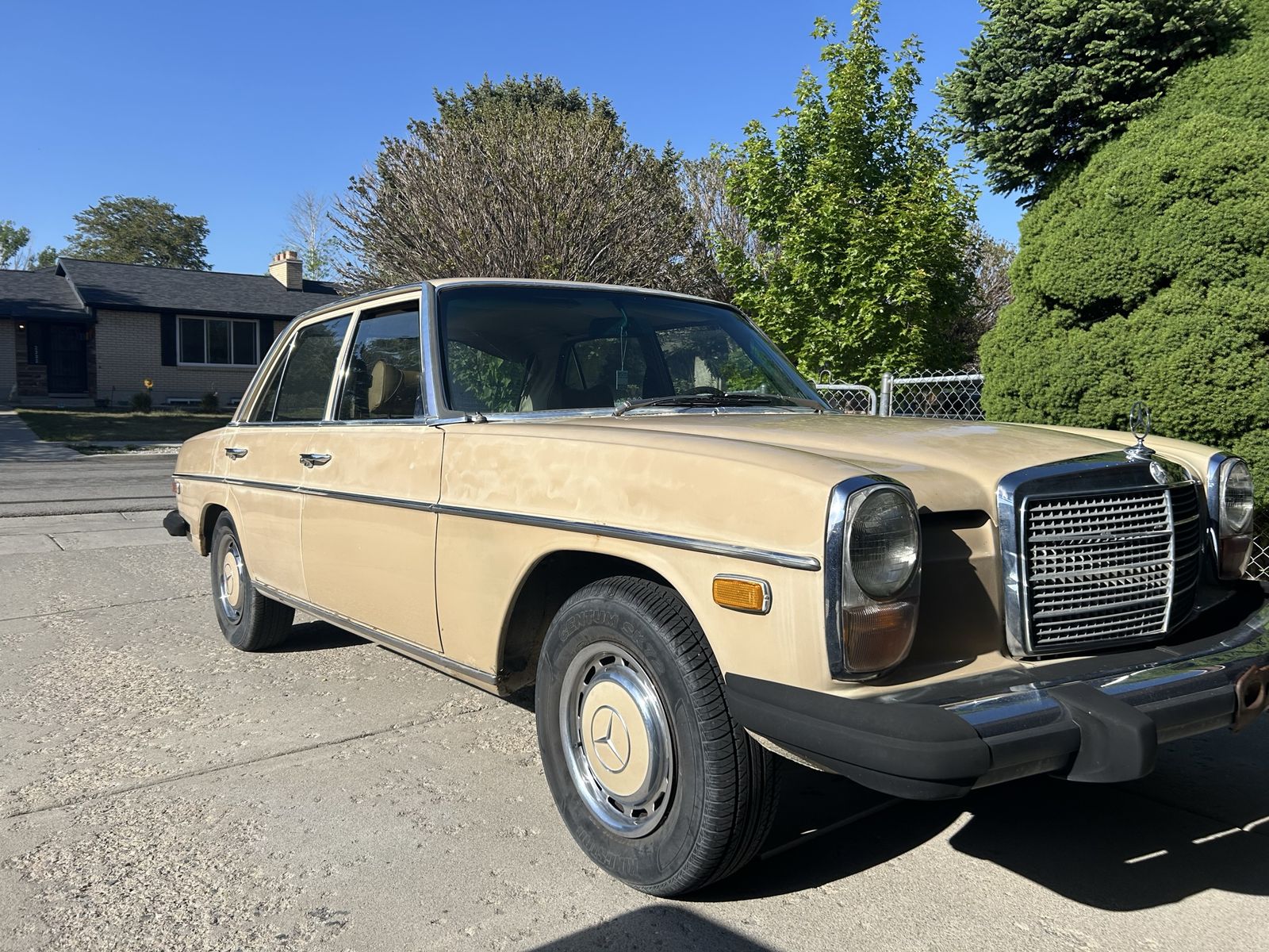 1975 Mercedes-Benz 240 series 240D