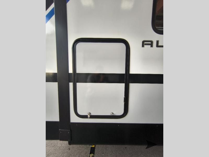 Main image 7