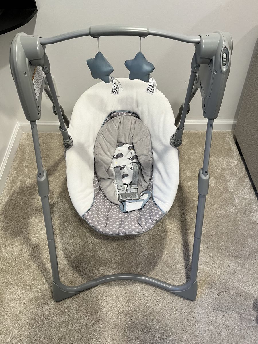 Graco Baby Glider Swing - Gently Used, Soothing Motion & Mobile