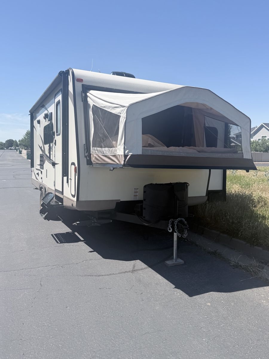 Forest River Rockwood Roo 21SS Hybrid Travel Trailer