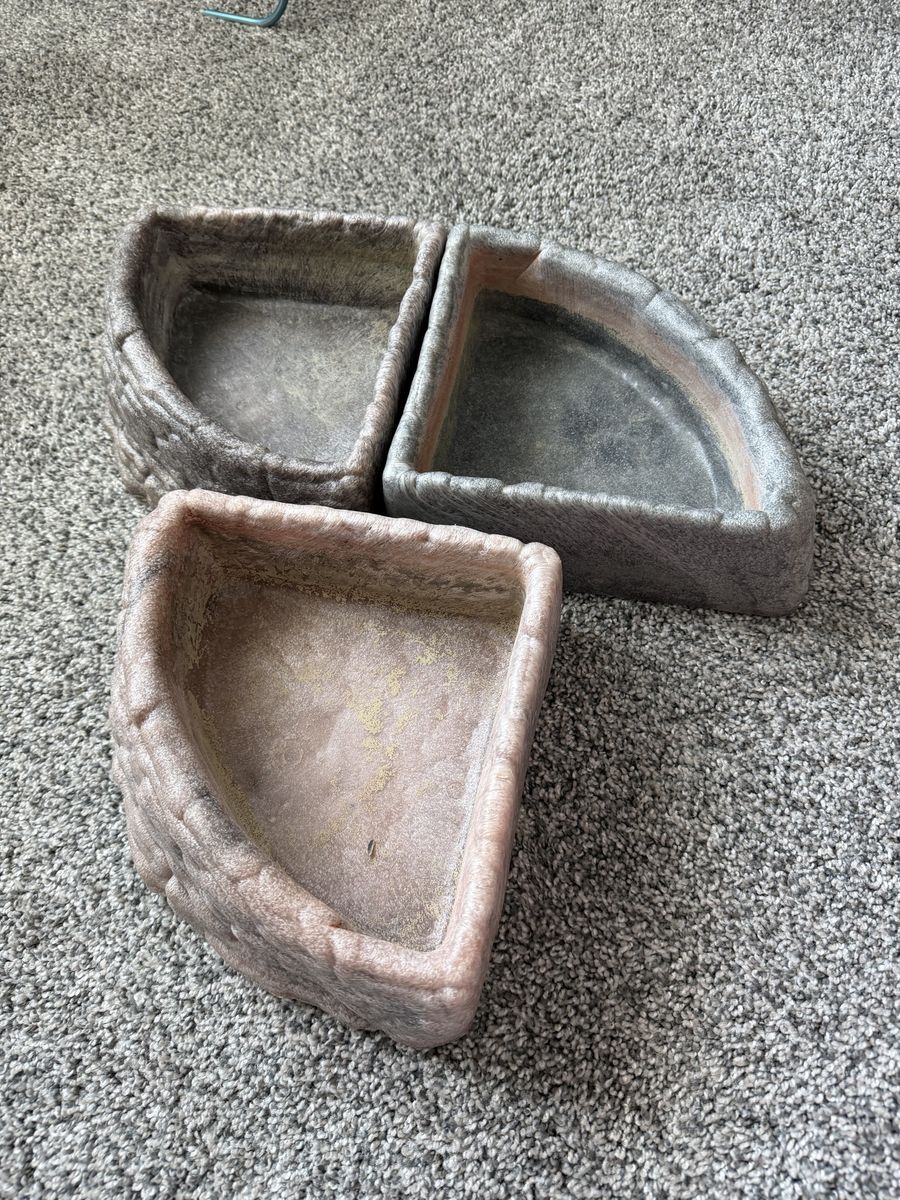 Corner Water Bowl
