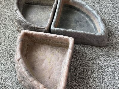 Corner Water Bowl