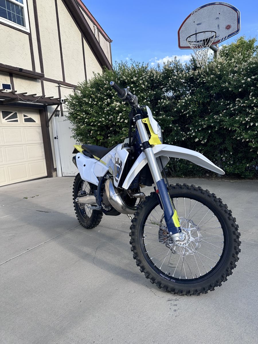 2024 LIKE NEW LOW HOUR Husqvarna TE150