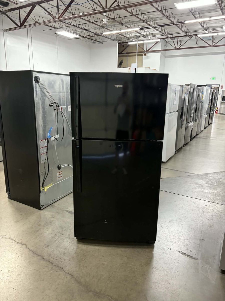 NEW WHIRLPOOL 33 INCH BLACK TOP FREEZER FRIDGE