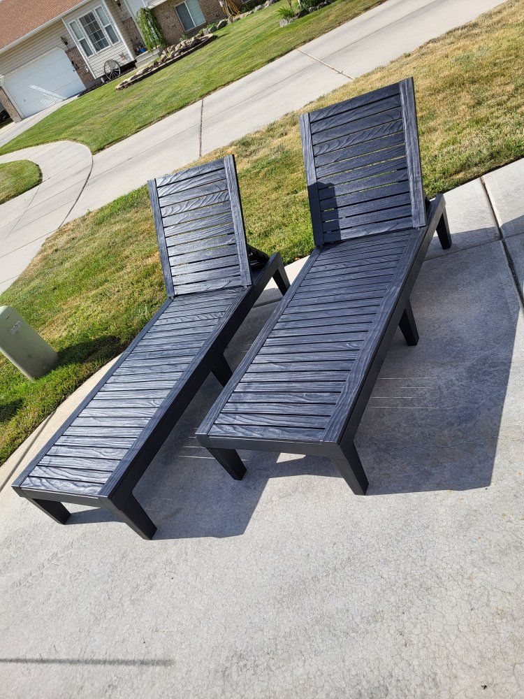 Set of 2* Resin Outdoor Chaise Lounges