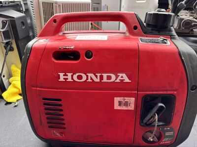 Nice Honda Suitacase Quiet Generator W/Bluetooth