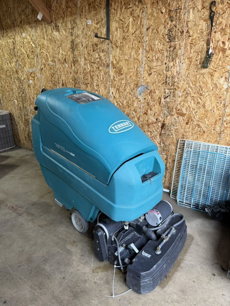 Tennant Carpet Cleaner