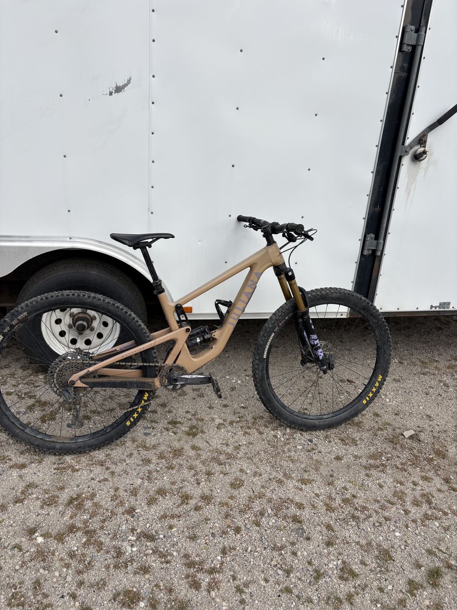 Medium Juliana maverick All Mtn Bike
