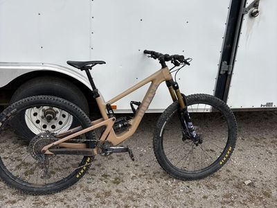 Medium Juliana maverick All Mtn Bike