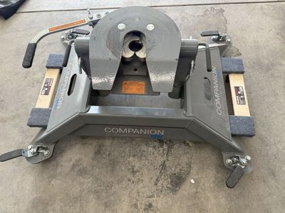 B&W Companion 5th Wheel Hitch For Ram Puck System