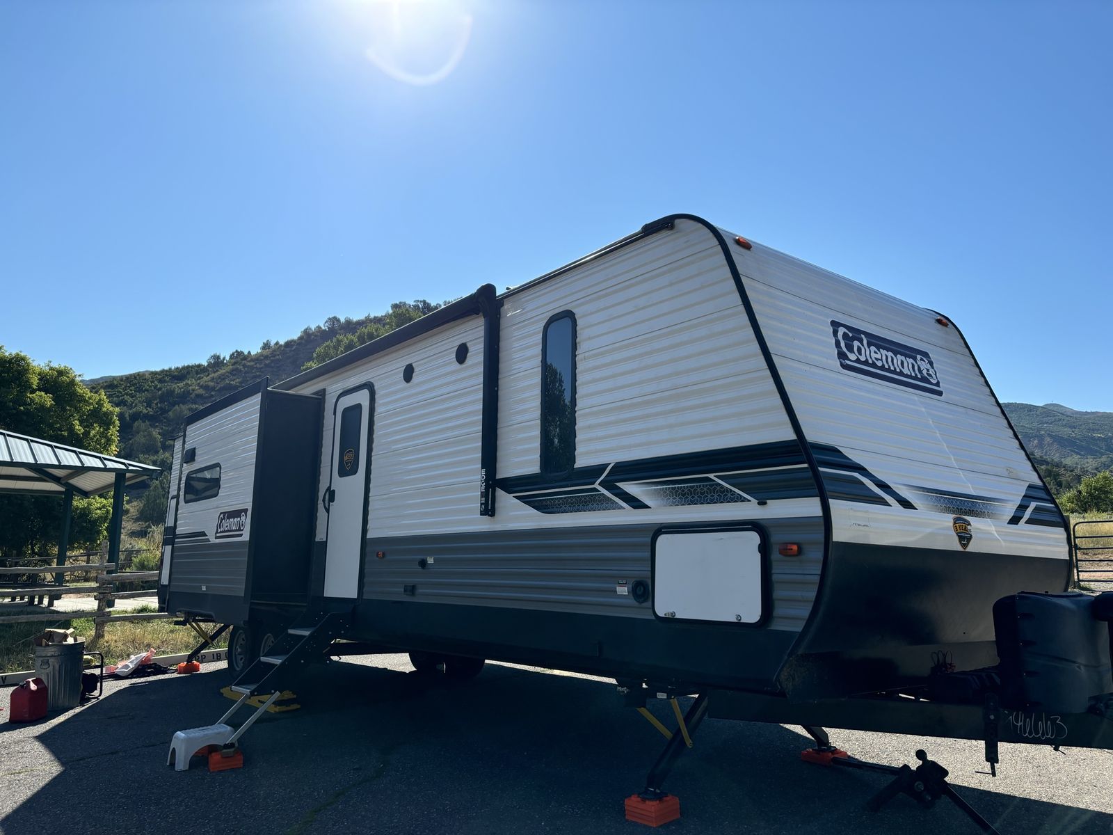 2021 Coleman Lantern 337BH Travel Trailer - Like New, Triple Slides, Bunkhouse, Outdoor Kitchen