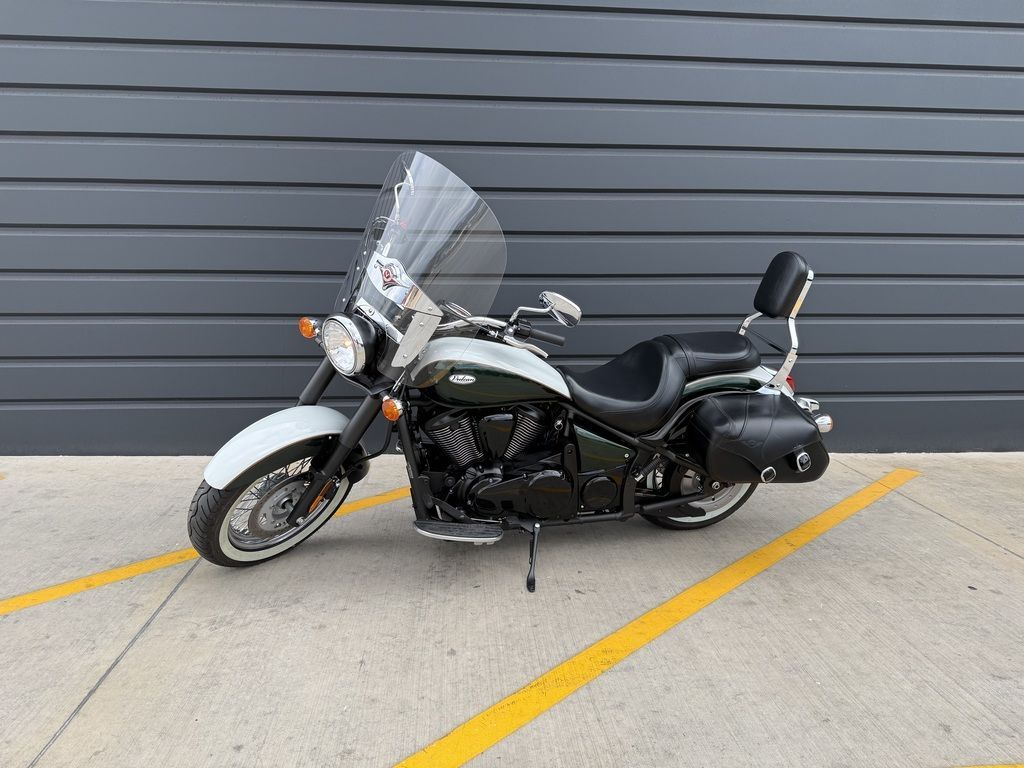 2022 Kawasaki Vulcan® 900 Classic