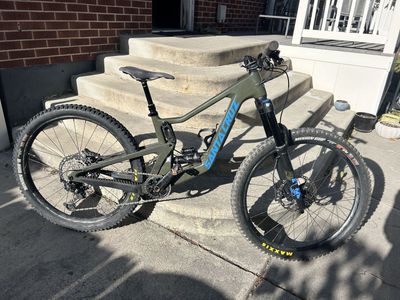 2022 XS Santa Cruz Bronson, XT, Fox suspension, Race Face wheels