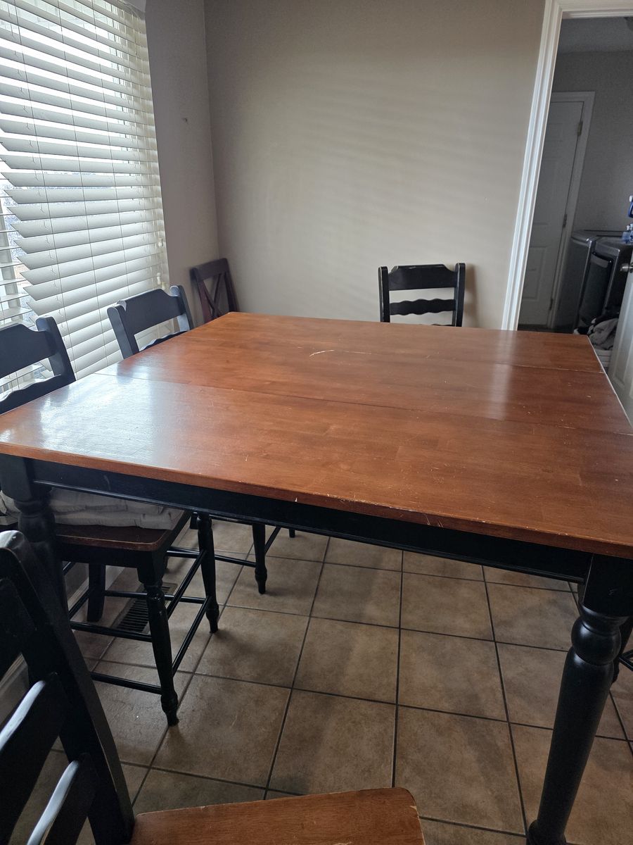Dining room table with 8 chairs