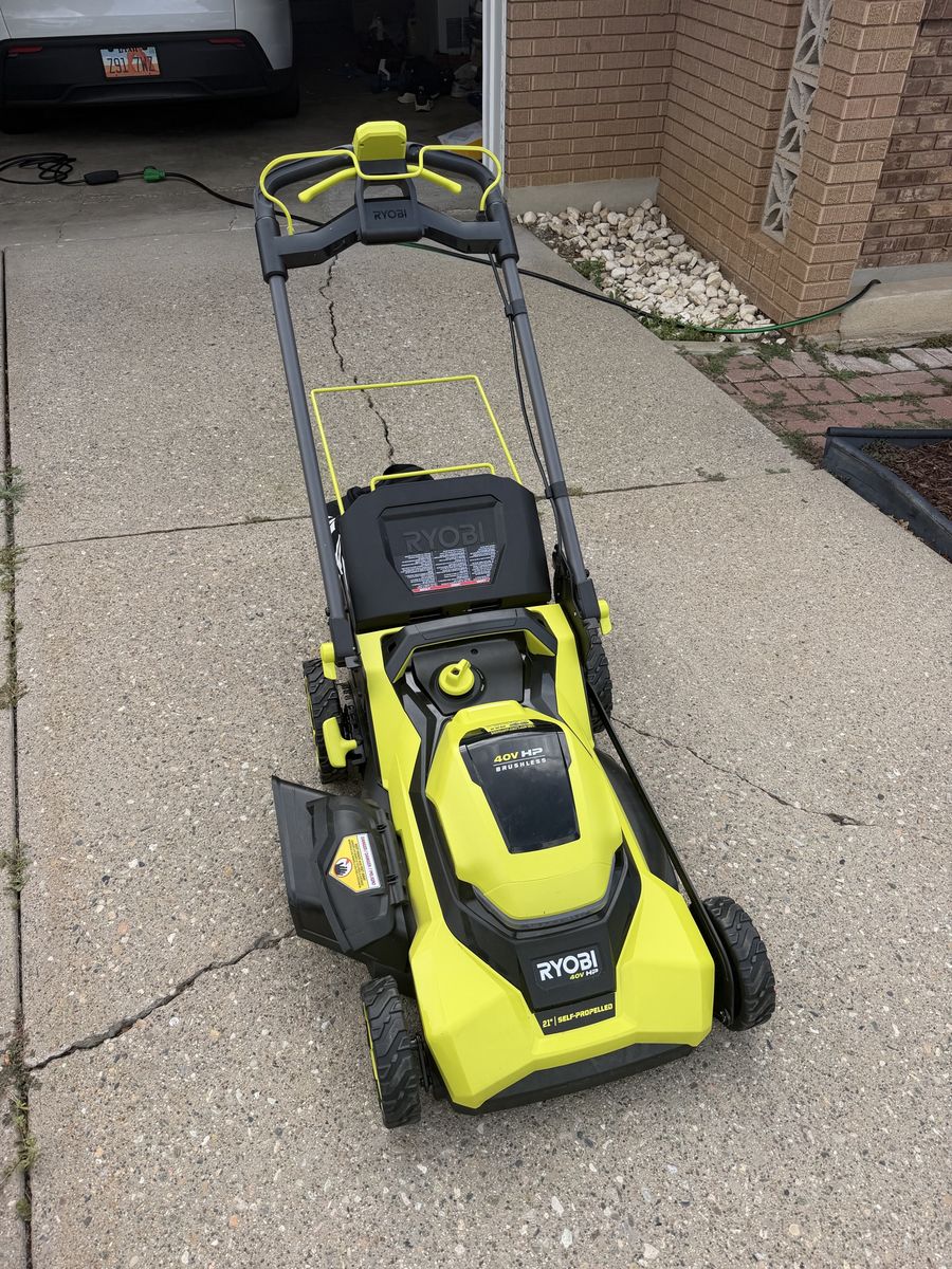 Like New! Ryobi 40V HP Brushless 21" Self-Propelled Mower Kit (2 Batteries & Charger)