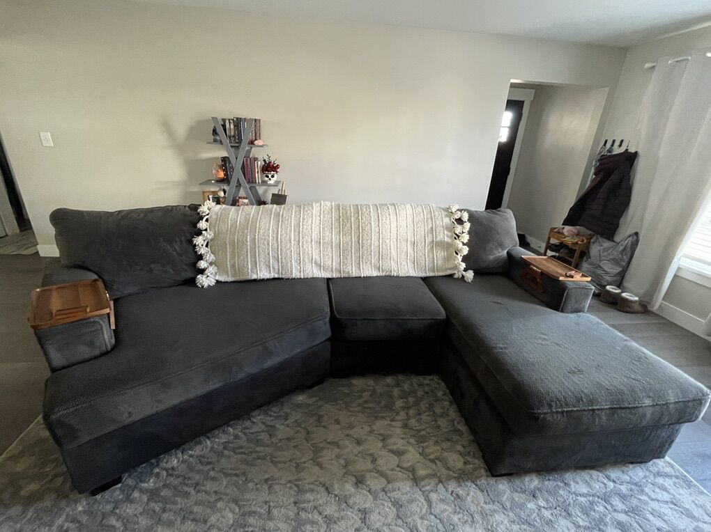 Sectional With Cuddler & Chaise
