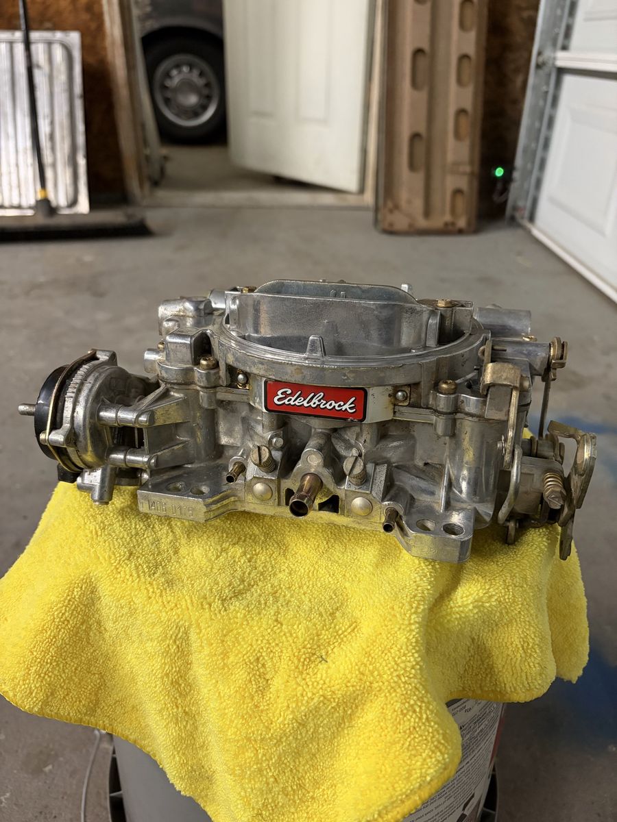 Edelbrock 1406 Carburetor Like New 289/302 600CFM