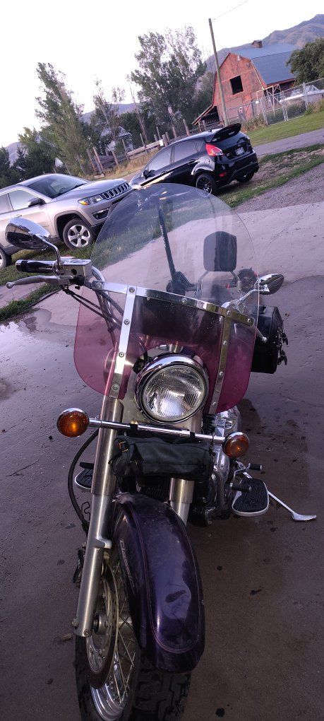 Yamaha V-Star 650 Custom Cruiser Motorcycle - Purple, with Saddlebags & Windshield