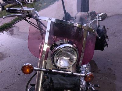 Yamaha V-Star 650 Custom Cruiser Motorcycle - Purple, with Saddlebags & Windshield