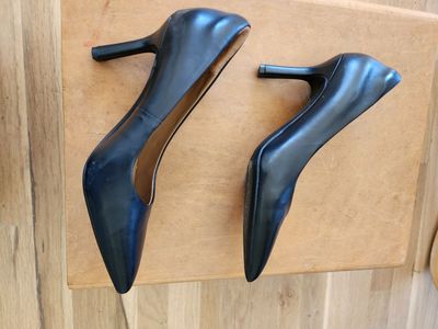 Black Pumps/Heels 5.5M