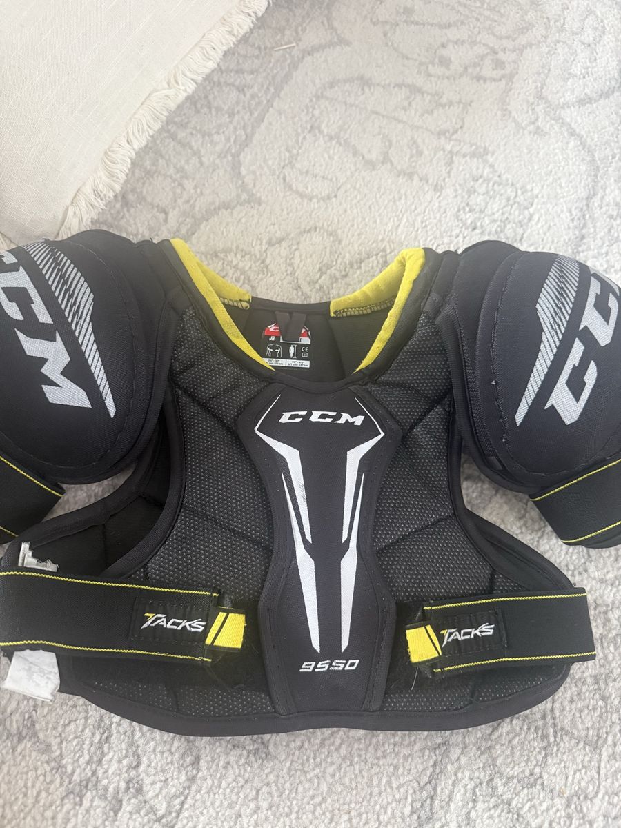 CCM Tacks 9550 Junior Hockey Shoulder Pads - Black/Yellow, Size JR