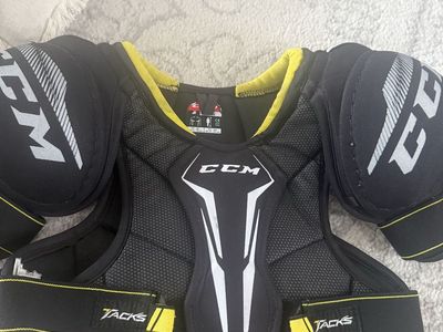 CCM Tacks 9550 Junior Hockey Shoulder Pads - Black/Yellow, Size JR