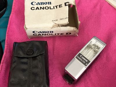 Vintage Canon Canolite D Flash with Case and Original Box