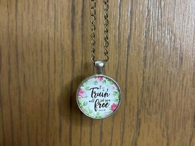 The Truth Will Set You Free John 8:32 Religious Floral Pendant Necklace Chain