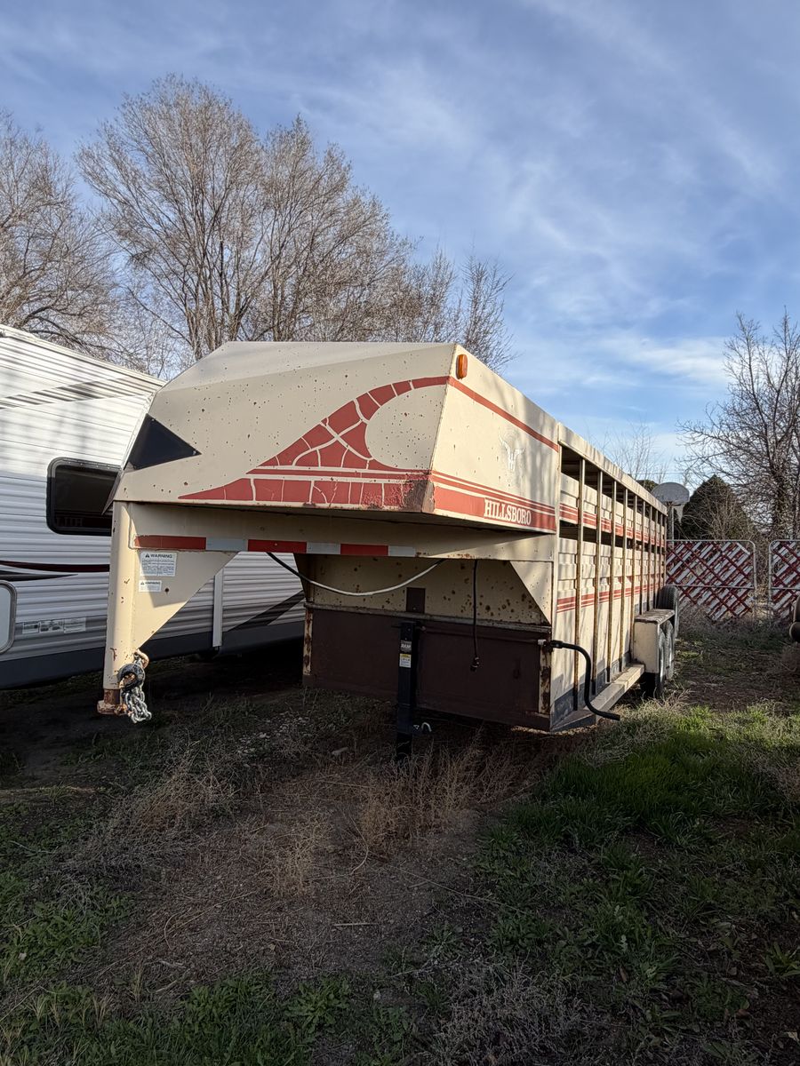 1995 Hillsboro 20’ Stock Trailer