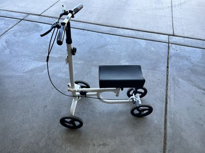 BEYOUR WALKER Knee Scooter Medical Walker White/Black w/ Brakes, Adjustable Height