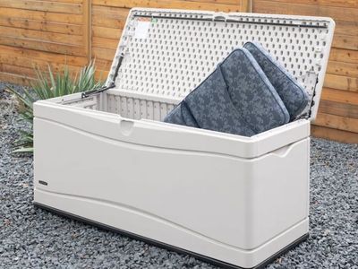 New in Box! Lifetime 130-Gallon Heavy-Duty Outdoor Storage Deck Box (Model 60040) Garden Patio