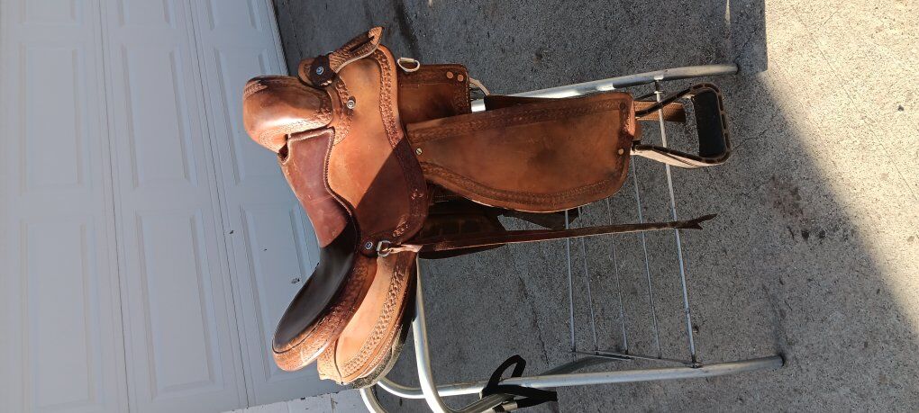 Western Endurance Saddle