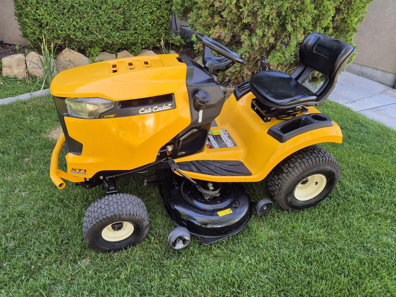 2020 Cub Cadet XT1 Riding Mower
