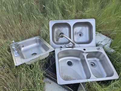 Kitchen sink 22x33 make offer