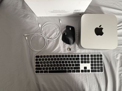 M2 MAX Mac Studio W/Box And Keyboard