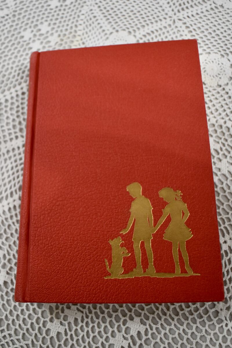 A STORY TO. TELL BY THE PRIMARY ASSOCIATION- 1946- A Beautiful Red / Gold HARDBACK
