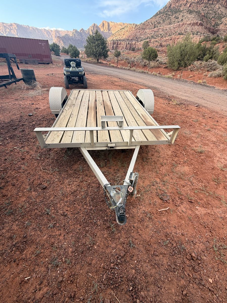 Utility Trailer - Flatbed, Single Axle, Wood Deck, ATV/Cargo Hauler