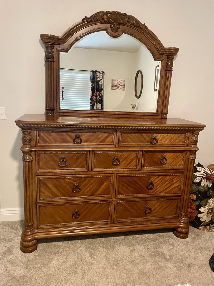 Beautiful wood dresser, mirror, and 2 night stands