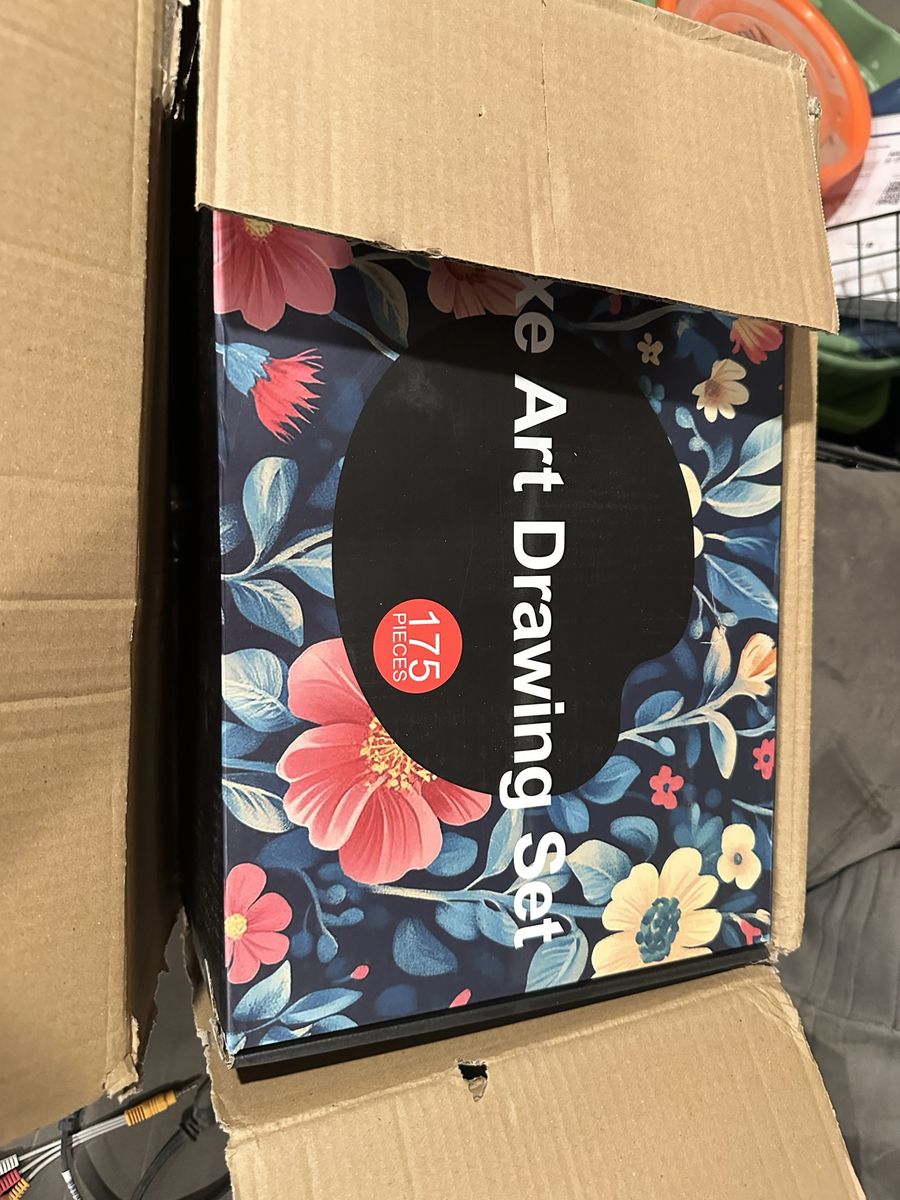 175-Piece Deluxe Art Drawing Set in Floral Box